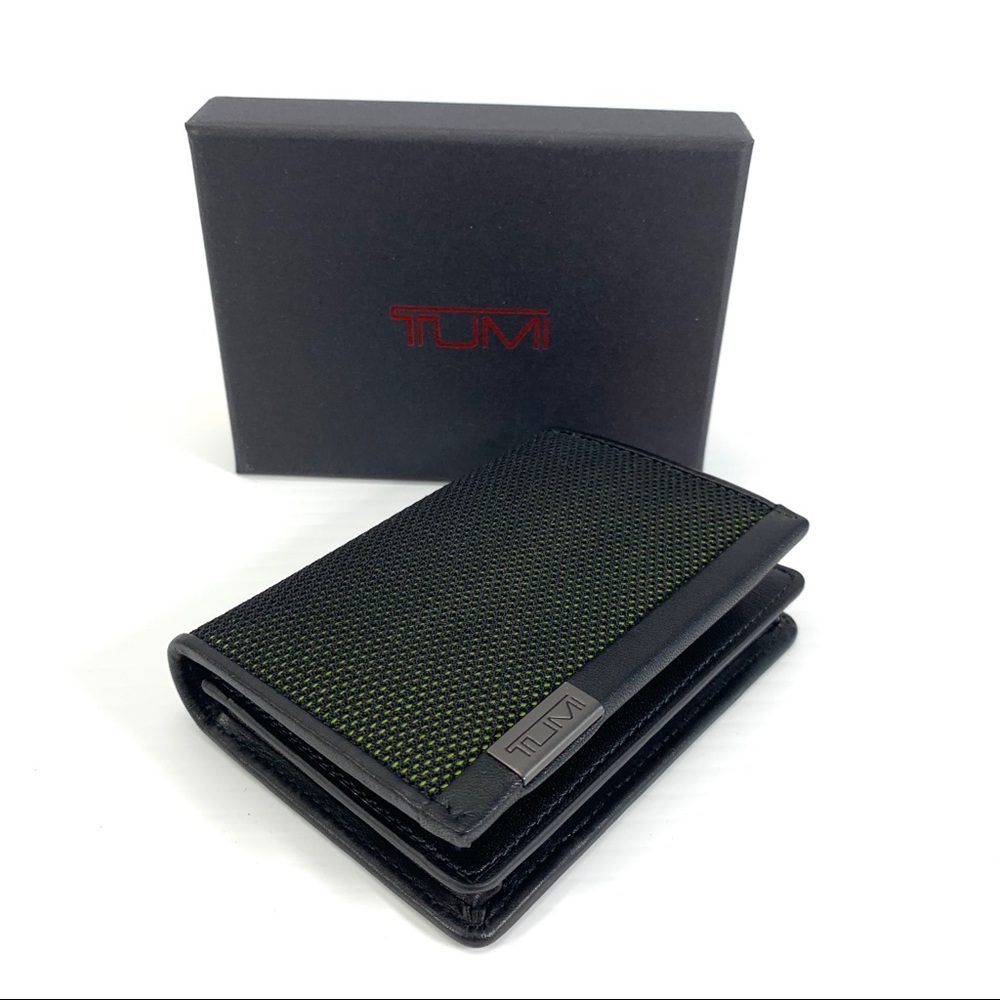 Tumi Reflective Gusseted Card Case w ID Window